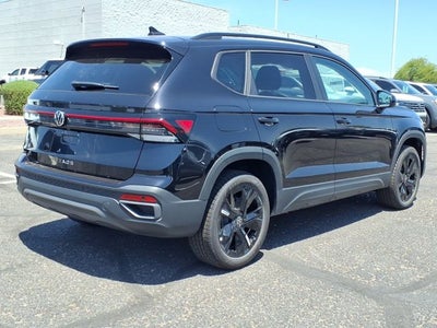 2026 Volkswagen Taos SE Black