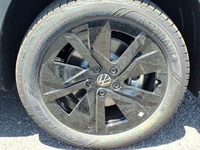 2026 Volkswagen Taos SE Black