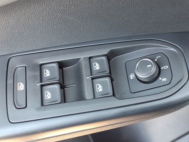 2026 Volkswagen Taos SE Black
