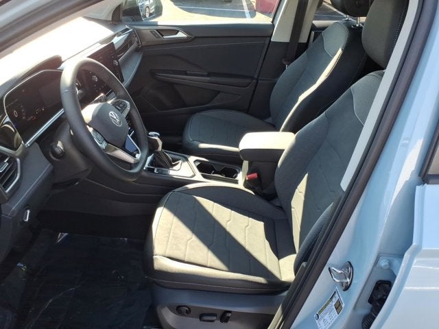 2026 Volkswagen Taos SE Black