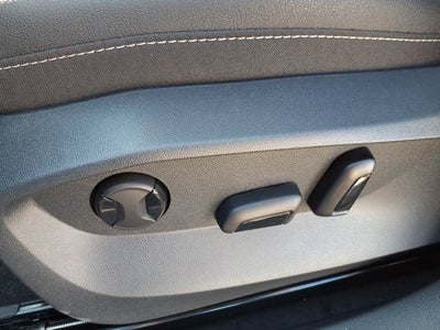 2026 Volkswagen Taos SE Black