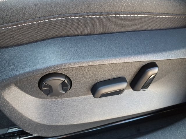 2026 Volkswagen Taos SE Black
