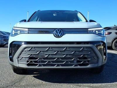 2026 Volkswagen Taos SE Black