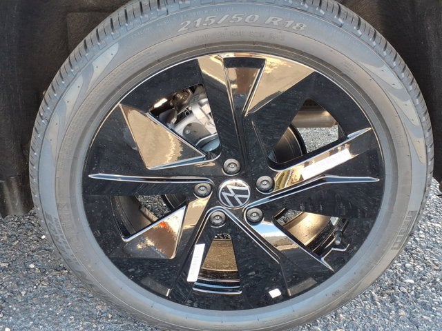 2026 Volkswagen Taos SE Black