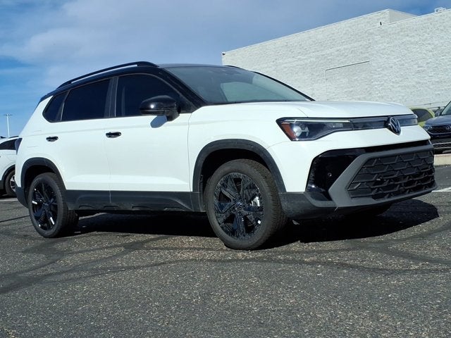 2027 Volkswagen Taos SE Black