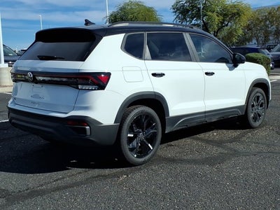 2027 Volkswagen Taos SE Black