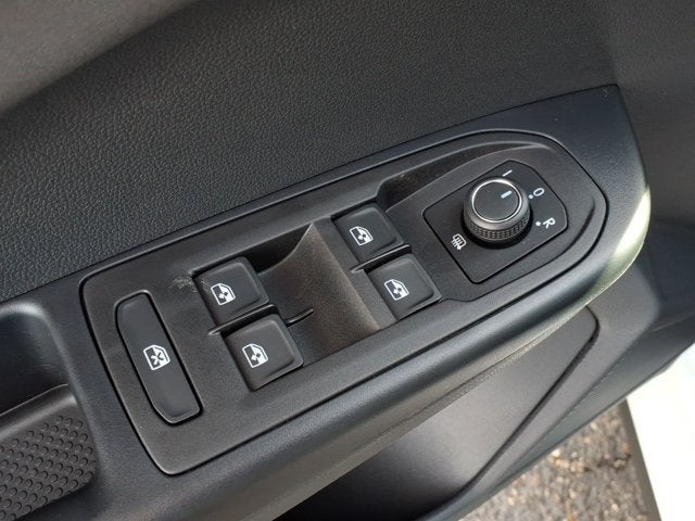 2027 Volkswagen Taos SE Black