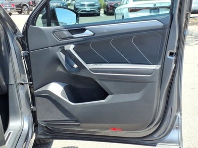 2022 Volkswagen Tiguan SE R-Line Black