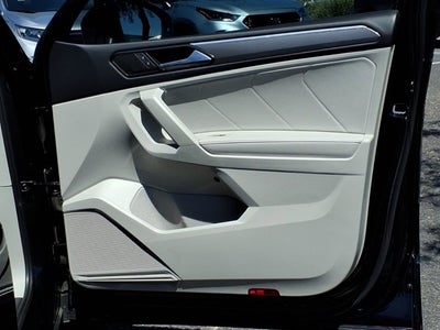 2023 Volkswagen Tiguan SE R-Line Black