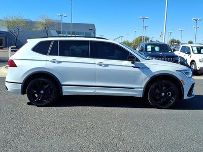 2023 Volkswagen Tiguan SE R-Line Black