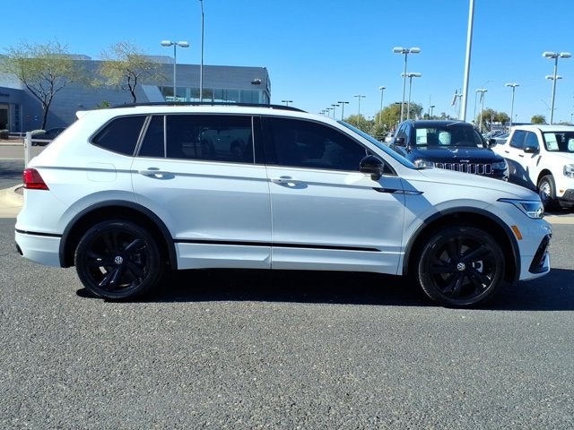 2023 Volkswagen Tiguan SE R-Line Black