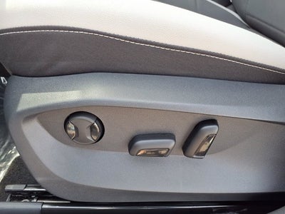 2027 Volkswagen Taos SE