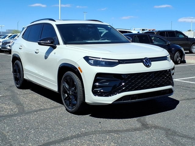 2026 Volkswagen Tiguan 2.0T SE R-Line Black's photo