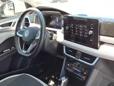 2025 Volkswagen Taos SE