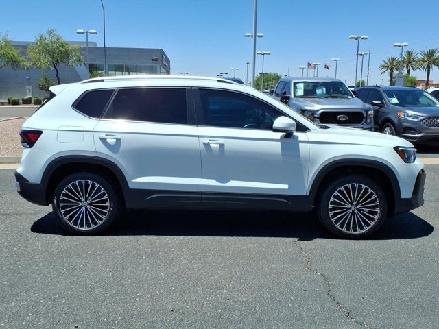 2025 Volkswagen Taos SE