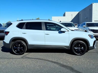 2026 Volkswagen Taos SE