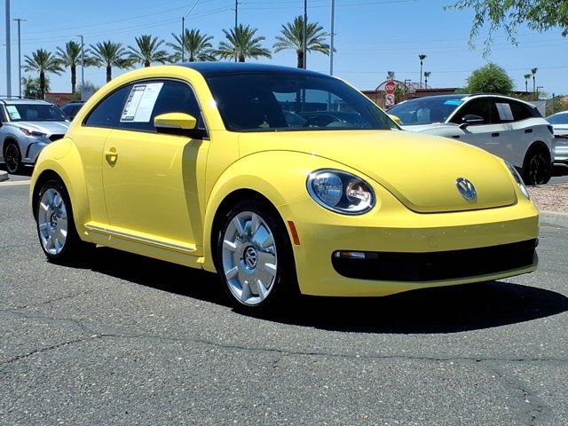 2012 Volkswagen Beetle 2.5L w/Sun/Sound/Nav PZEV