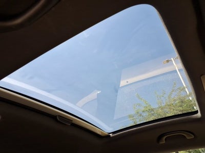 2012 Volkswagen Beetle 2.5L w/Sun/Sound/Nav PZEV