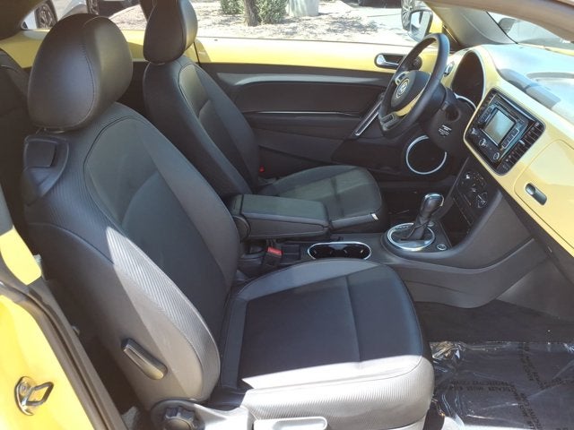 2012 Volkswagen Beetle 2.5L w/Sun/Sound/Nav PZEV