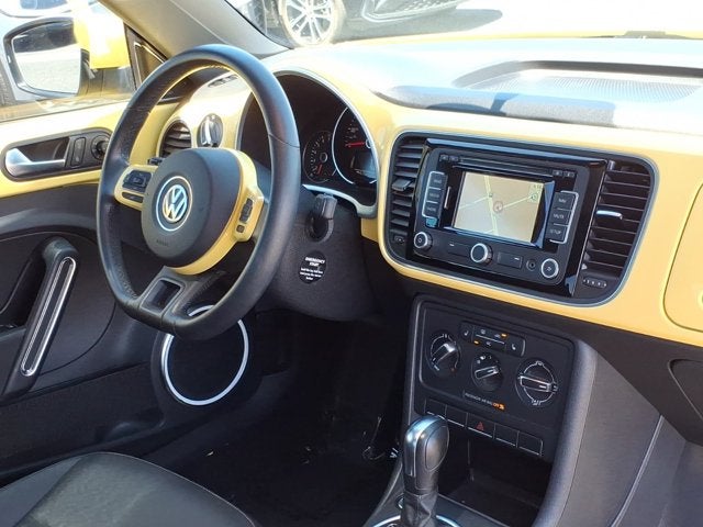 2012 Volkswagen Beetle 2.5L w/Sun/Sound/Nav PZEV