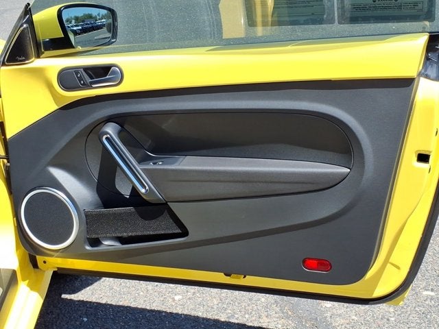 2012 Volkswagen Beetle 2.5L w/Sun/Sound/Nav PZEV