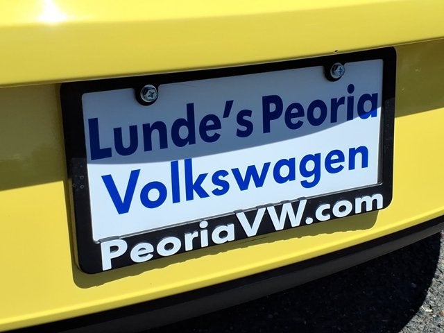 2012 Volkswagen Beetle 2.5L w/Sun/Sound/Nav PZEV