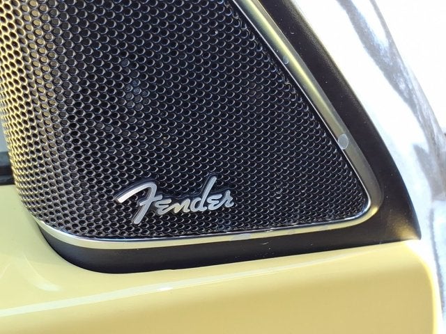 2012 Volkswagen Beetle 2.5L w/Sun/Sound/Nav PZEV