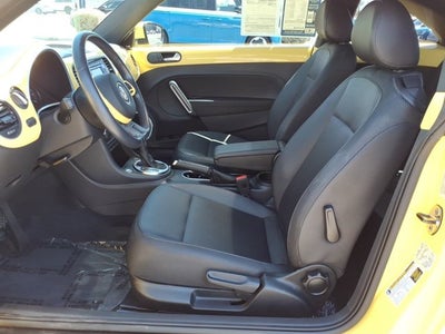 2012 Volkswagen Beetle 2.5L w/Sun/Sound/Nav PZEV