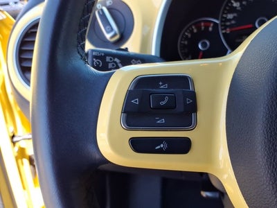 2012 Volkswagen Beetle 2.5L w/Sun/Sound/Nav PZEV