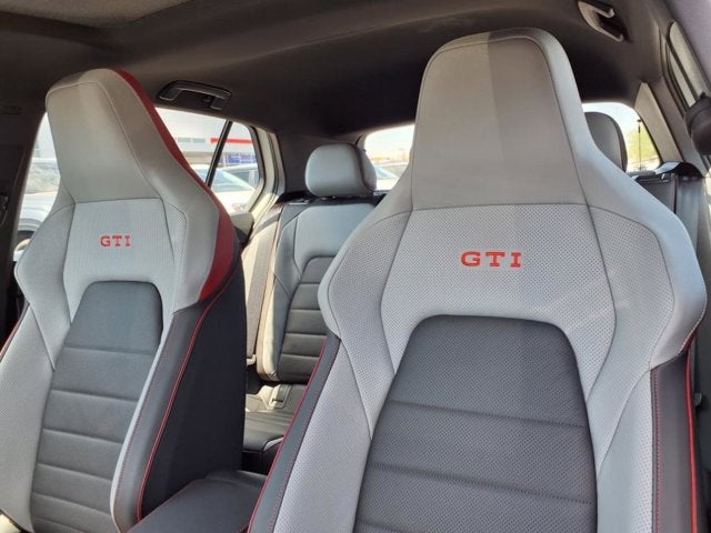 2025 Volkswagen Golf GTI SE
